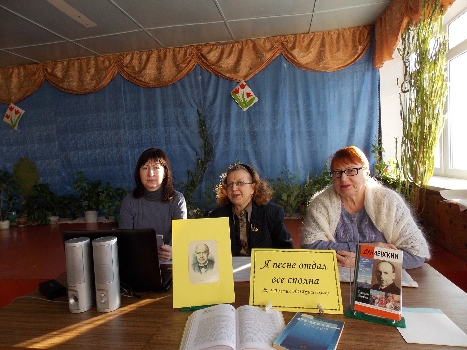 Музыкальный час "Нам песня строить и жить помогает"